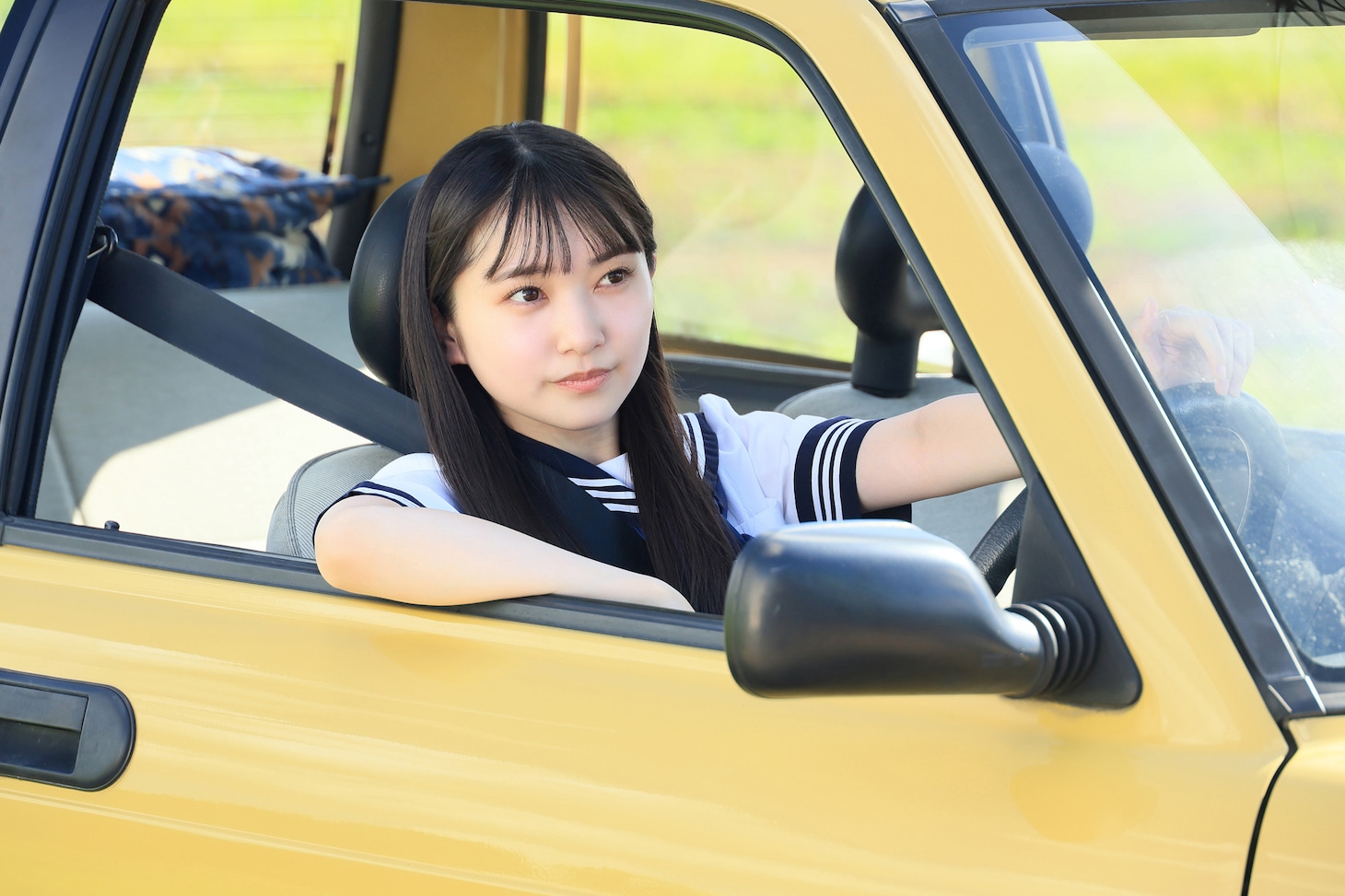 山崎空演じる歩美。