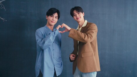 左から岩田剛典、ソン・ガン。