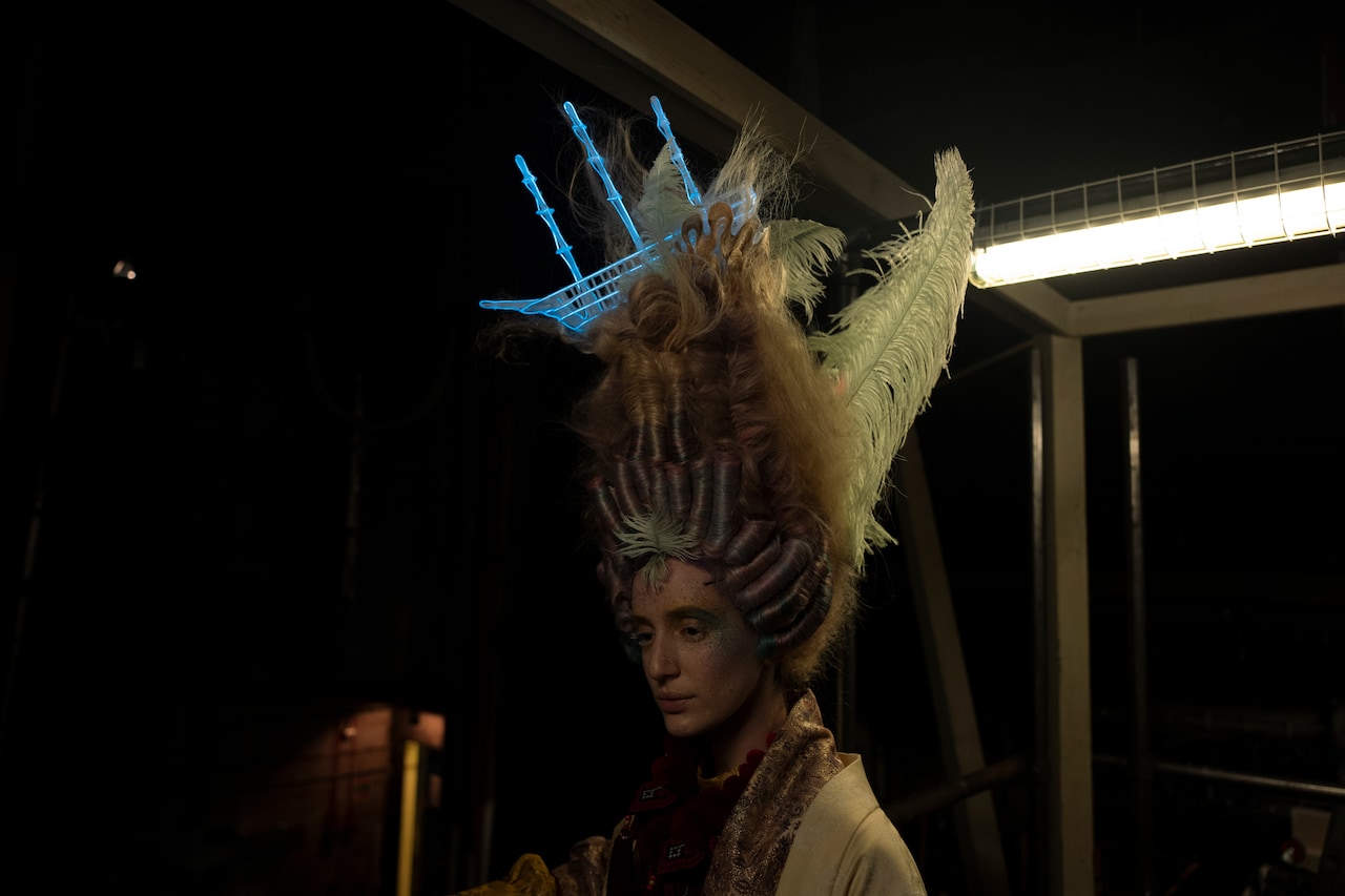 優勝のためにライバルを殺した？美容師の変死を追う「メドゥーサ デラックス」予告編