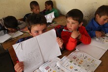 「鉛筆と銃 長倉洋海の眸」新場面写真