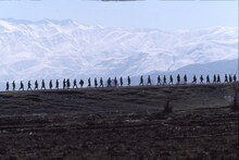 「鉛筆と銃 長倉洋海の眸」新場面写真