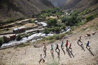 「鉛筆と銃 長倉洋海の眸」新場面写真