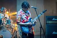 森崎ウィン演じるJET JACKETのギターボーカル・RYO。 (c)フジテレビ