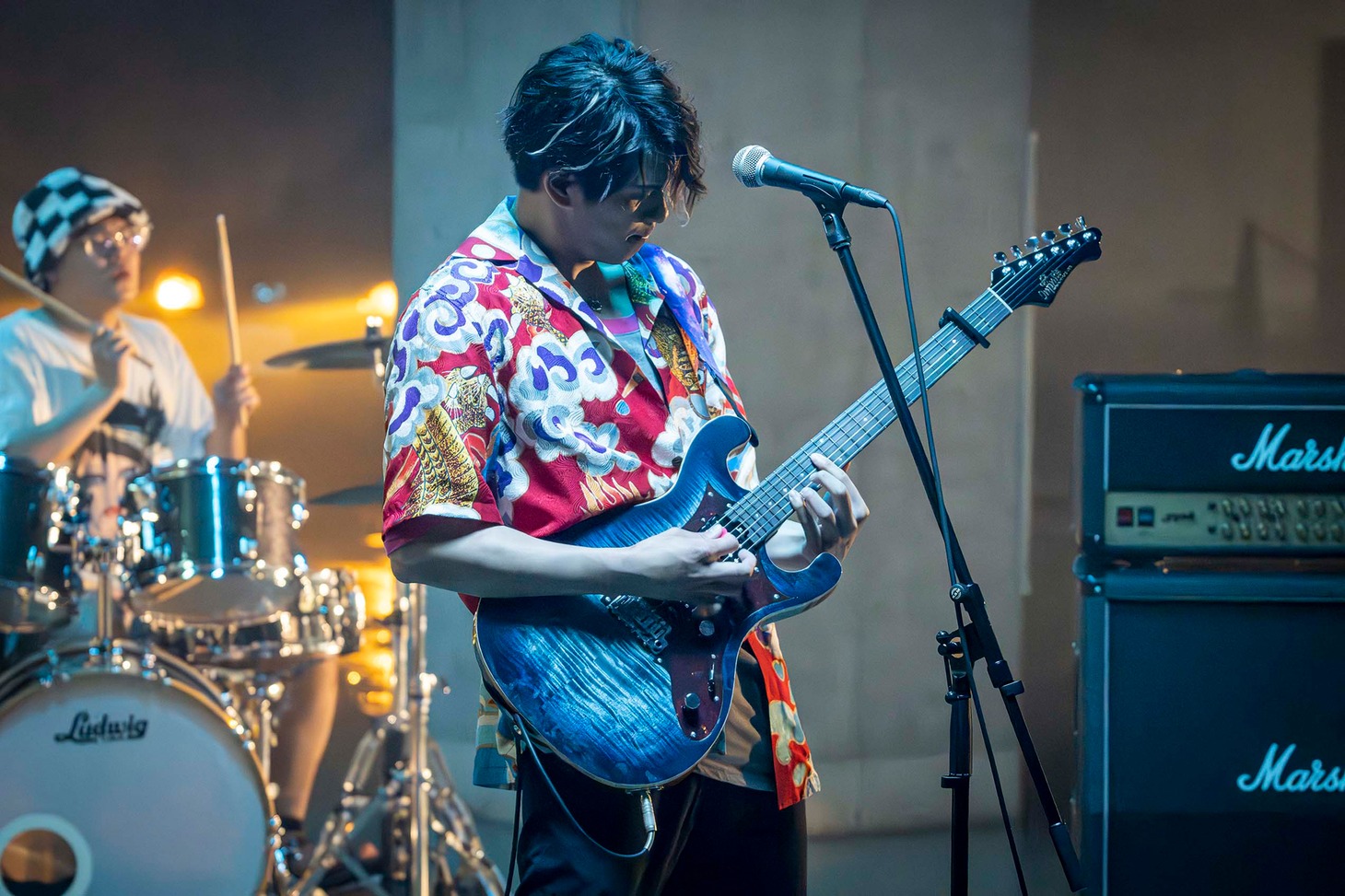 森崎ウィン演じるJET JACKETのギターボーカル・RYO。 (c)フジテレビ