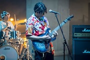森崎ウィン演じるJET JACKETのギターボーカル・RYO。 (c)フジテレビ