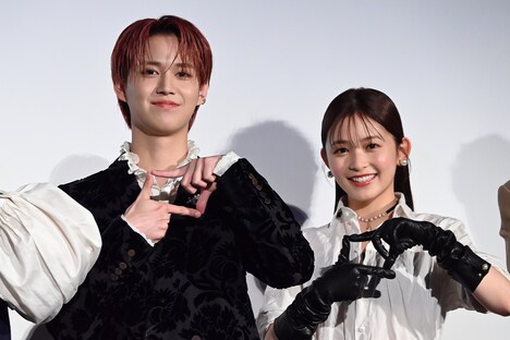 左から白岩瑠姫、久間田琳加。