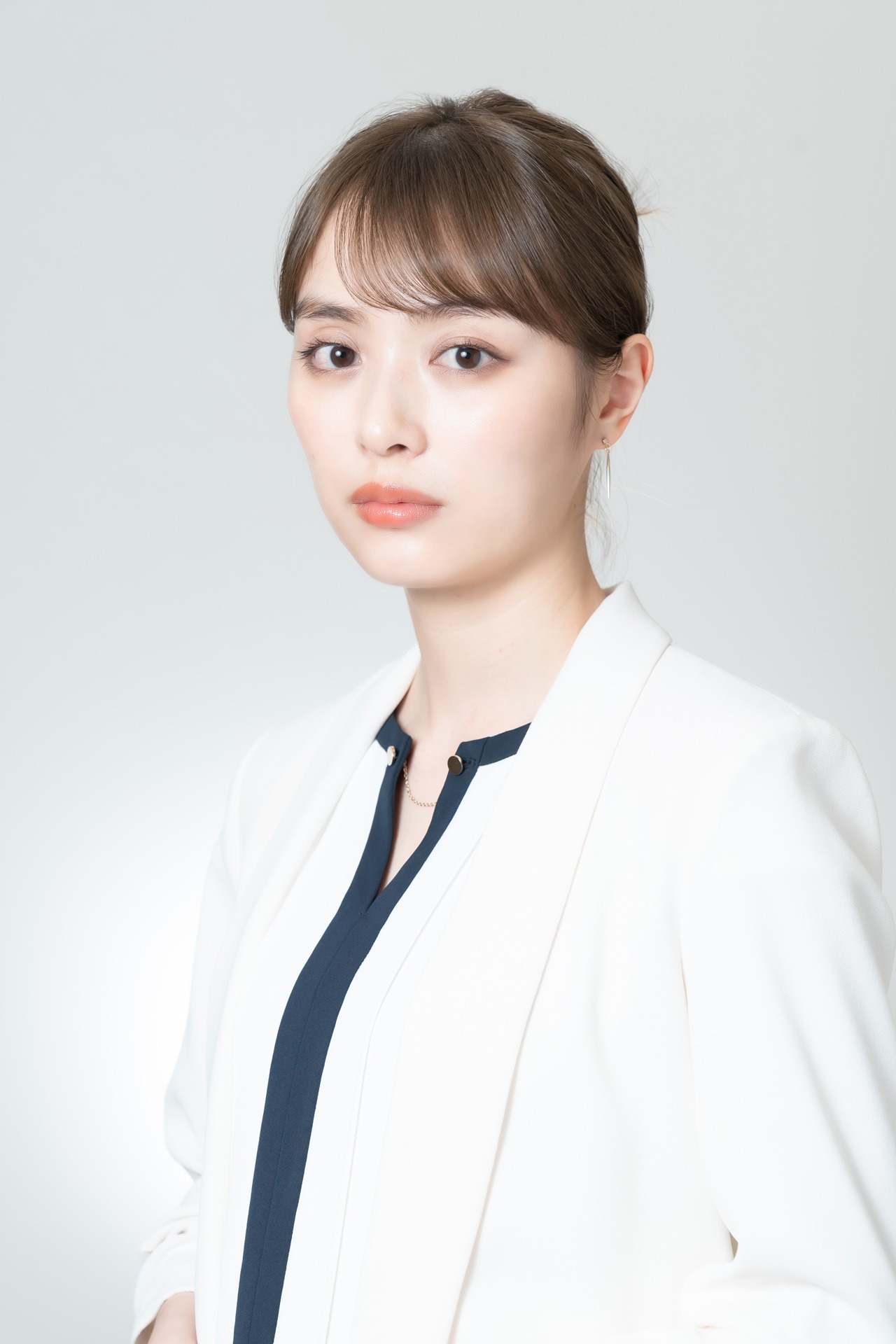 井上ここみ役の内田理央。