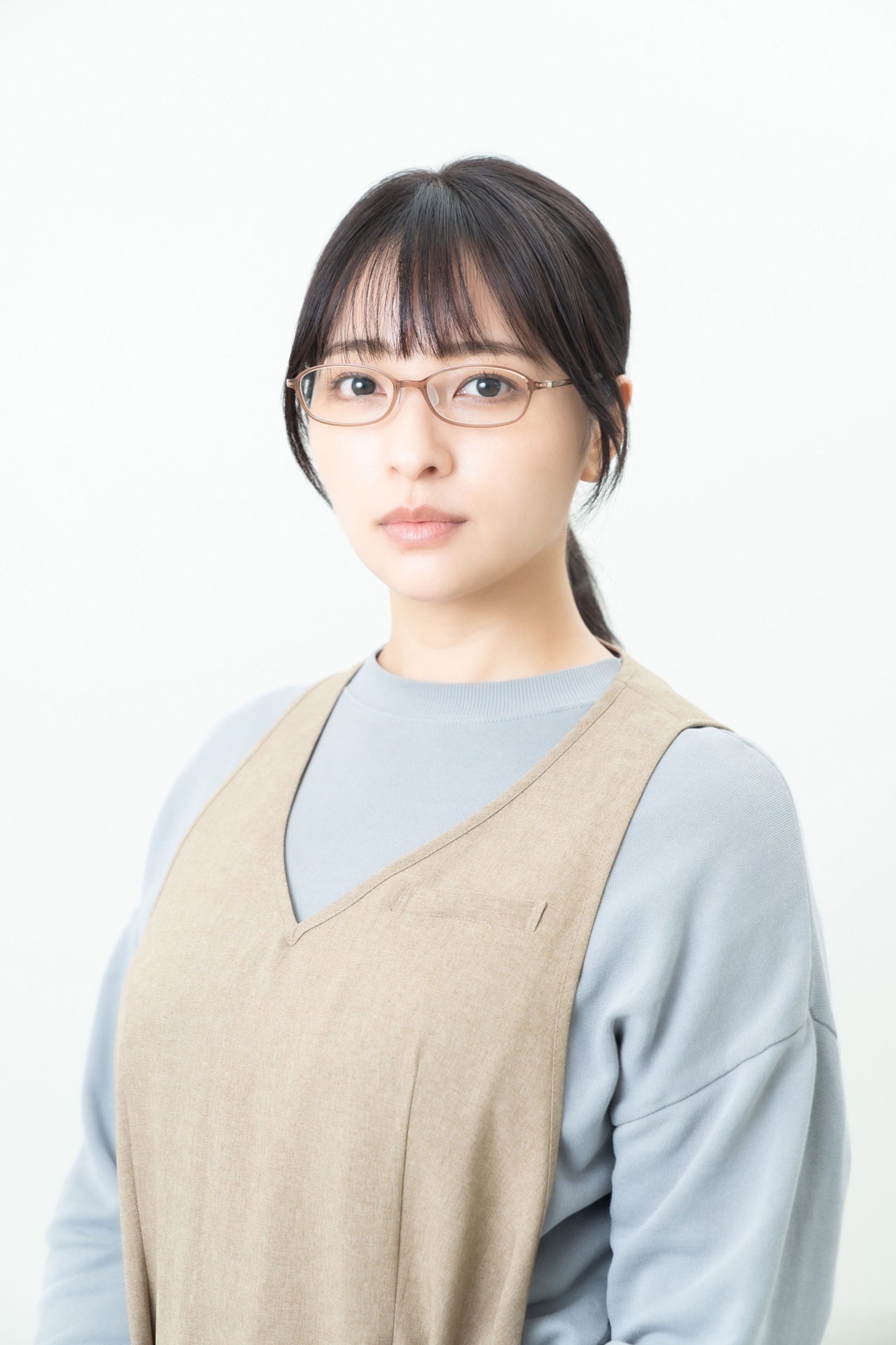 植松海荷役の水崎綾女。