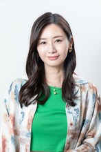 相田依子役の篠原真衣。