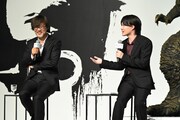山崎貴（左）の演出について語る神木隆之介（右）。