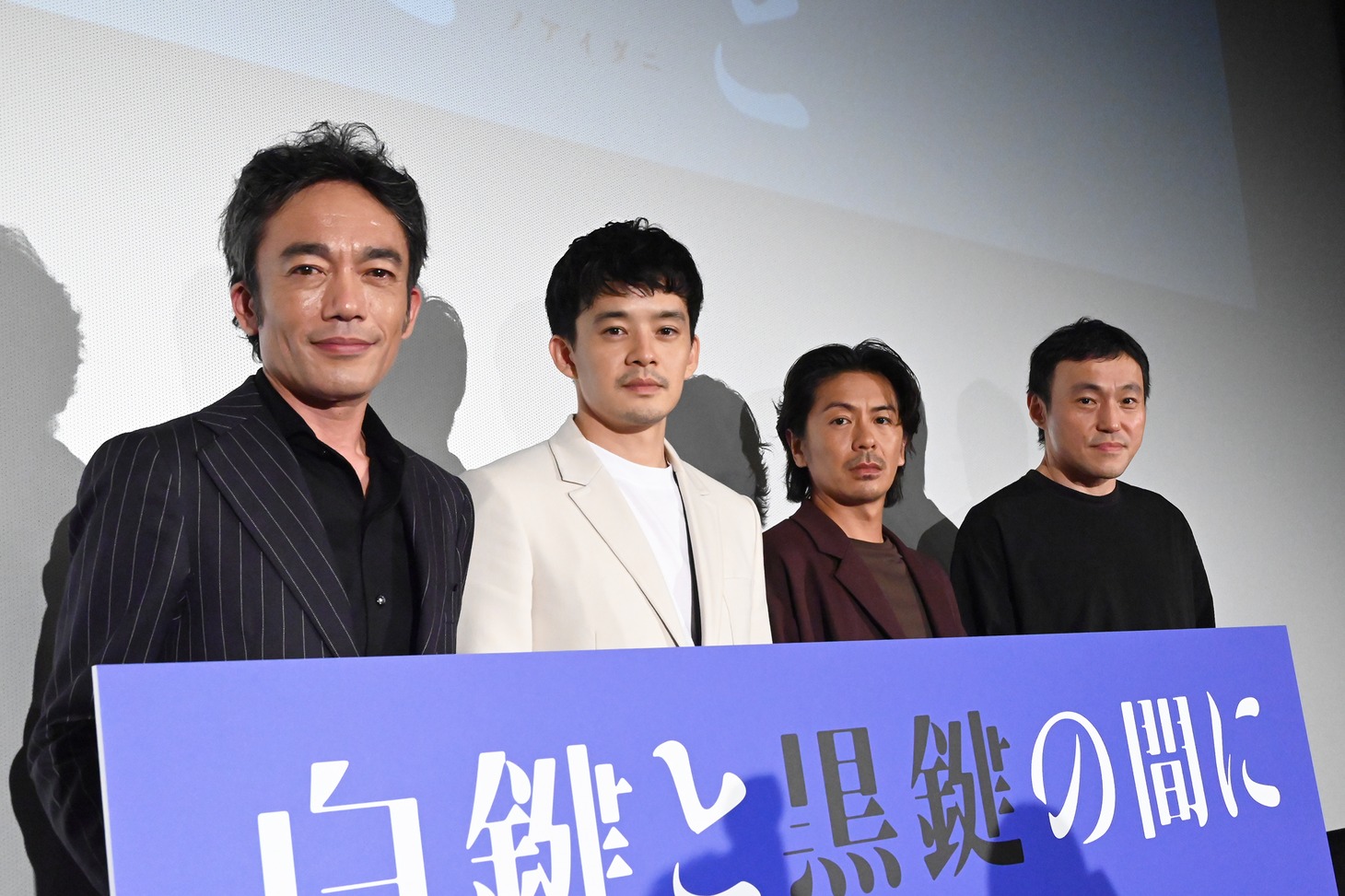 映画「白鍵と黒鍵の間に」プレミア上映会の様子。左から高橋和也、池松壮亮、森田剛、冨永昌敬。