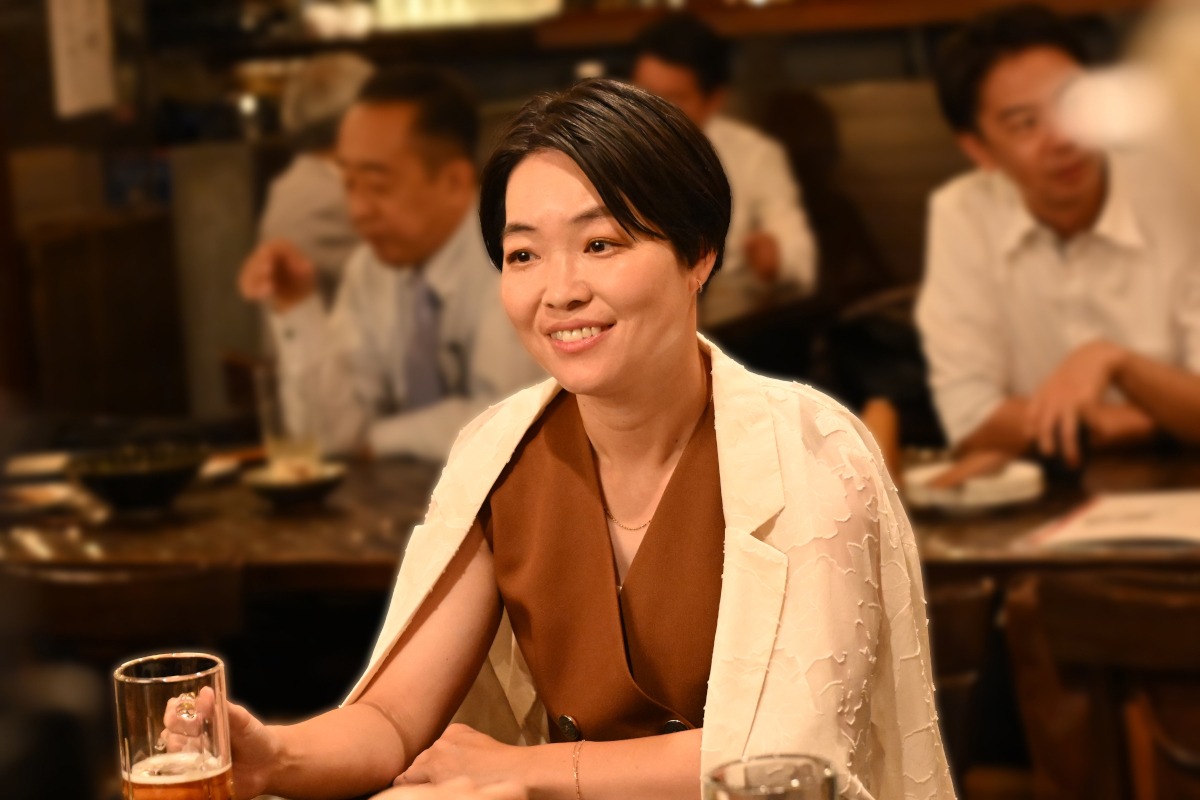 イモトアヤコ演じる根村眞子。