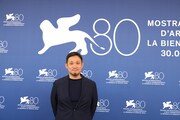 第80回ヴェネツィア国際映画祭のフォトコールに出席した濱口竜介。(c)KAZUKO WAKAYAMA