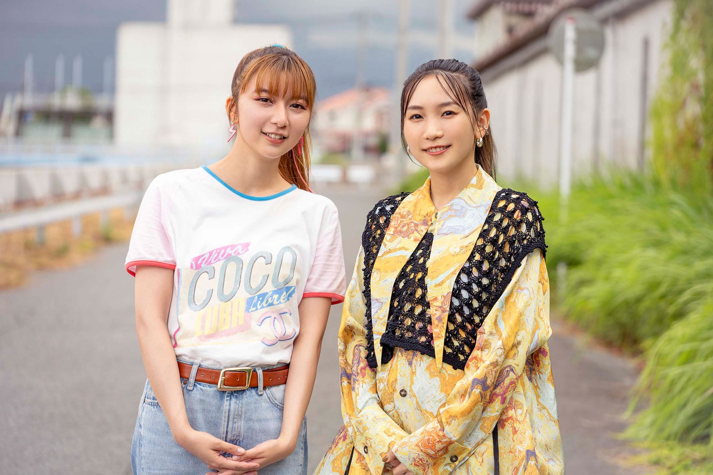 左から上白石萌歌、幾田りら。