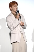 共演者たちに褒められ、照れながら主題歌「My Story」に込めた思いを語る高塚大夢。