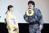 左から恒松祐里、りんたろー。。