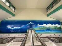 「アンダーカレント」をイメージしたペンキ絵。左が女湯、右が男湯。