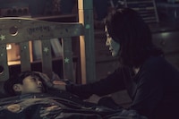 「震える家族」場面写真