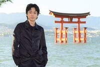 宮島・嚴島神社を訪れた菅田将暉。
