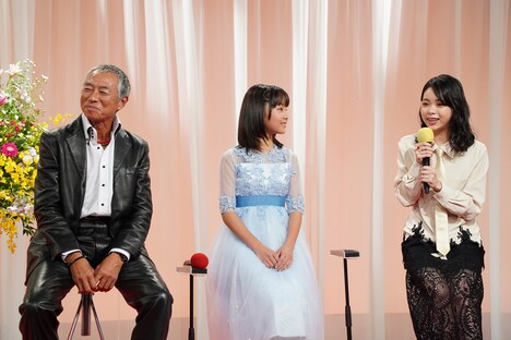 左から柳葉敏郎、澤井梨丘、趣里。