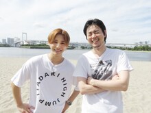 左から山田涼介、菅田将暉。