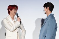 左から白岩瑠姫、河野純喜。