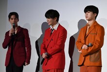 左から佐藤景瑚、鶴房汐恩、木全翔也。