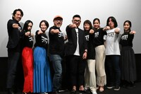 「戦慄怪奇ワールド コワすぎ！」公開記念舞台挨拶の様子。左から木村圭作、南條琴美、福永朱梨、白石晃士、大迫茂生、久保山智夏、小倉綾乃、梁瀬泰希、桑名里瑛。