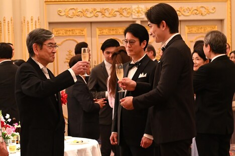 「連続ドラマW フィクサー」Season3の場面写真。