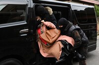 「連続ドラマW フィクサー」Season3の場面写真。