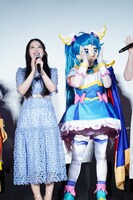 左から関根明良、キュアスカイ。