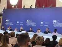 第80回ヴェネツィア国際映画祭より、公式カンファレンスの様子。