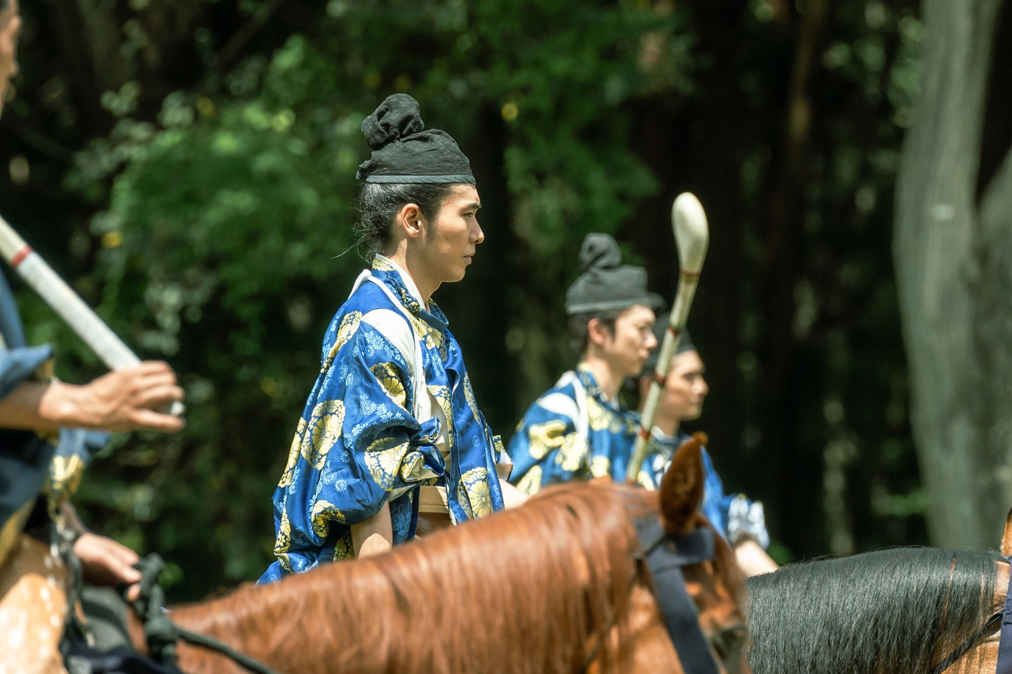打毬の撮影に挑む、藤原道長役の柄本佑。