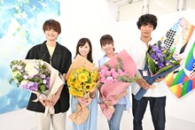 左から鈴鹿央士、福原遥、深田恭子、上杉柊平。