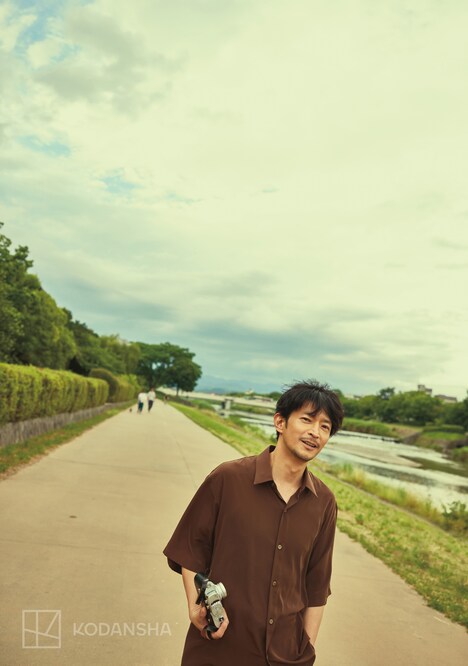 「津田健次郎写真集『ささやき』」先行カット