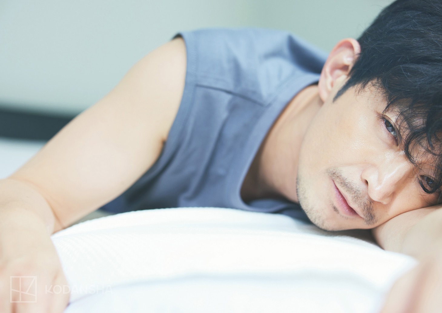 「津田健次郎写真集『ささやき』」先行カット