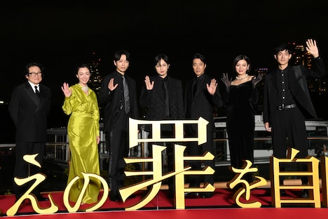 映画「おまえの罪を自白しろ」プレミアイベントの様子。左から水田伸生監督、美波、山崎育三郎、中島健人、池田エライザ、中島歩。