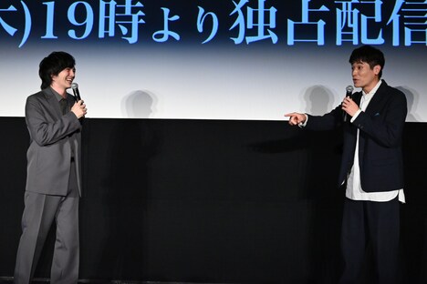 左から林遣都、佐藤隆太。