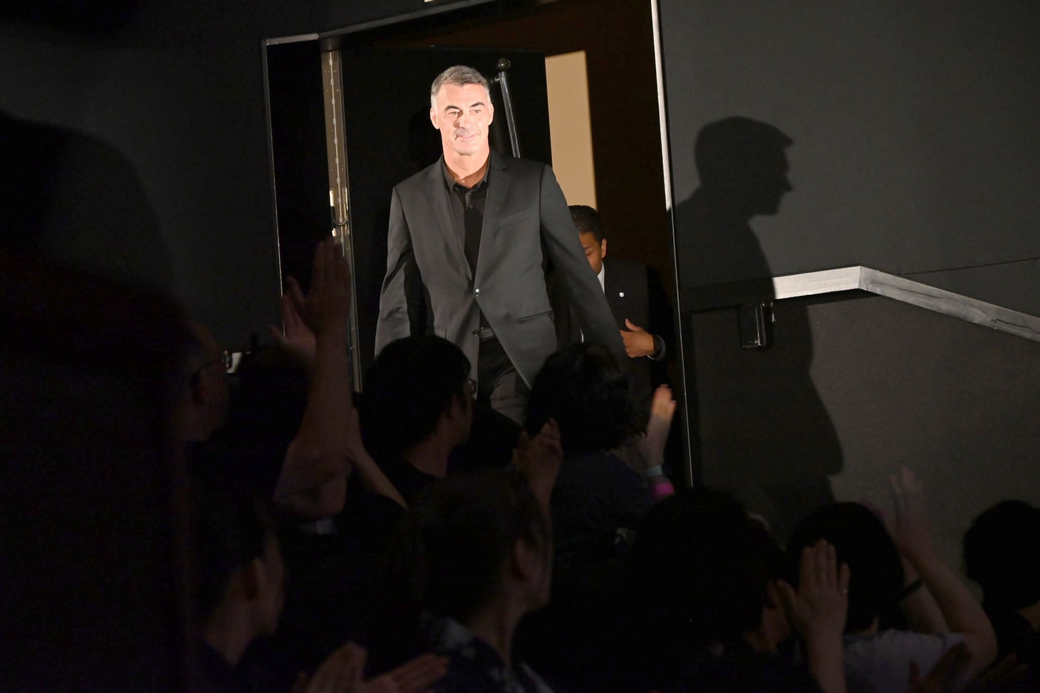 客席に登場したチャド・スタエルスキ。
