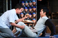 こまつ座「闇に咲く花」舞台写真 （撮影：宮川舞子）