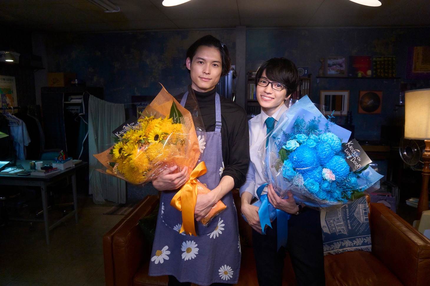 左から松村北斗、西畑大吾。