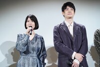 左から柳英里紗、井之脇海。
