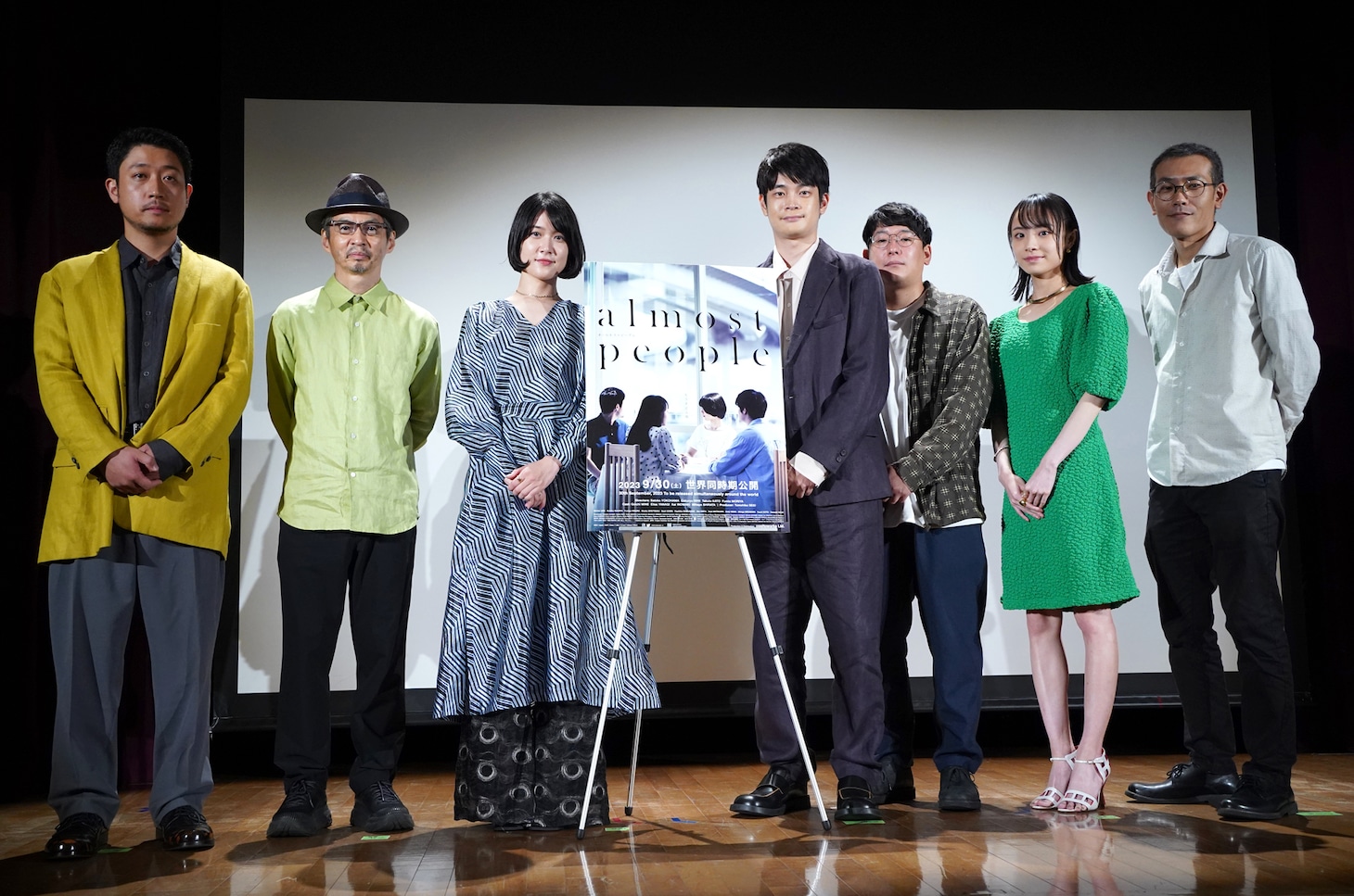 映画「almost people」プレミア試写会の様子。左から嶺豪一、石井岳龍、柳英里紗、井之脇海、加藤拓人、白田迪巴耶、守屋文雄。