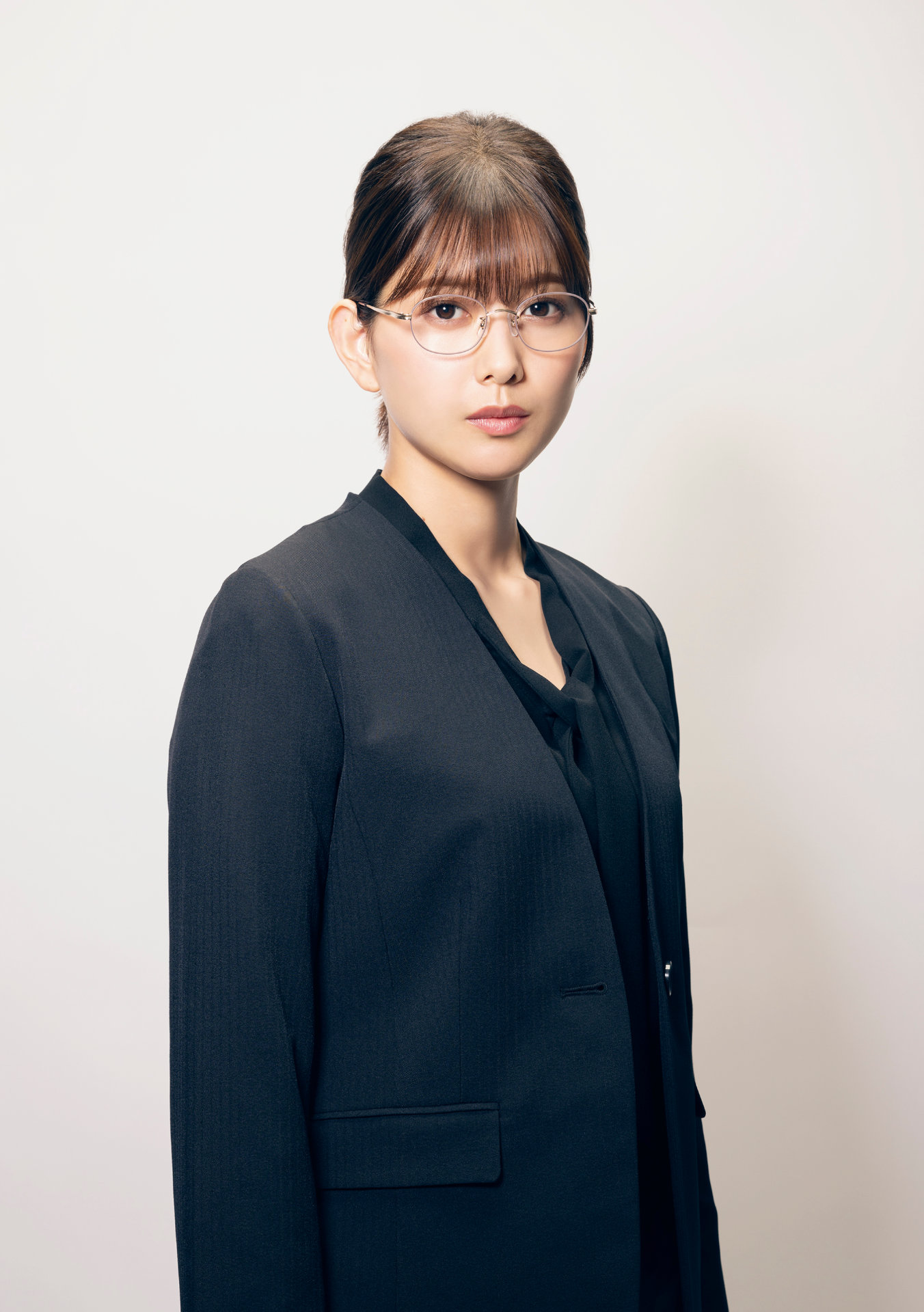 新堂沙奈役の渡邉理佐。