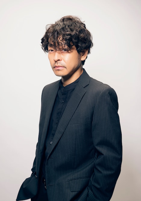 新堂航輔役の山中崇。