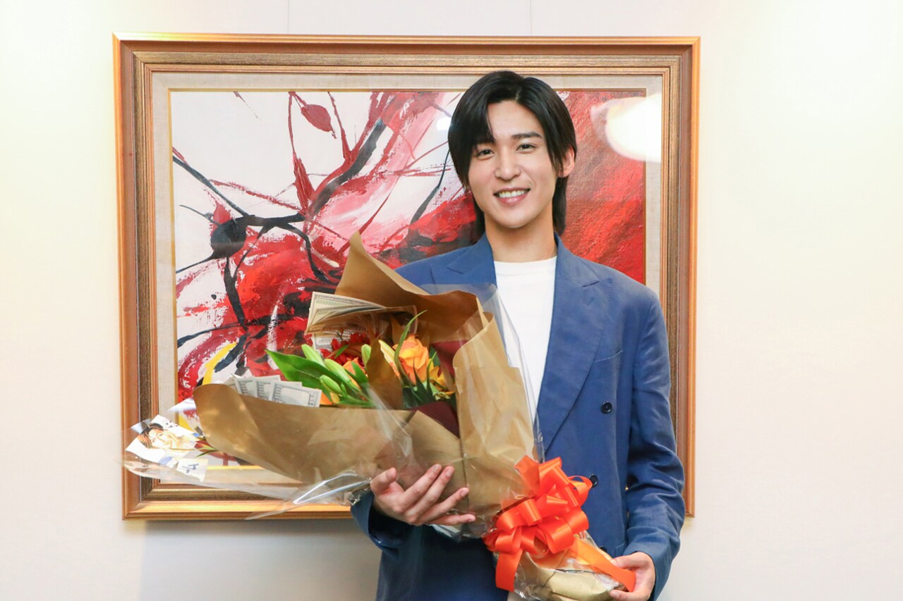 目黒蓮「トリリオンゲーム」がクランクアップ、佐野勇斗は目に涙