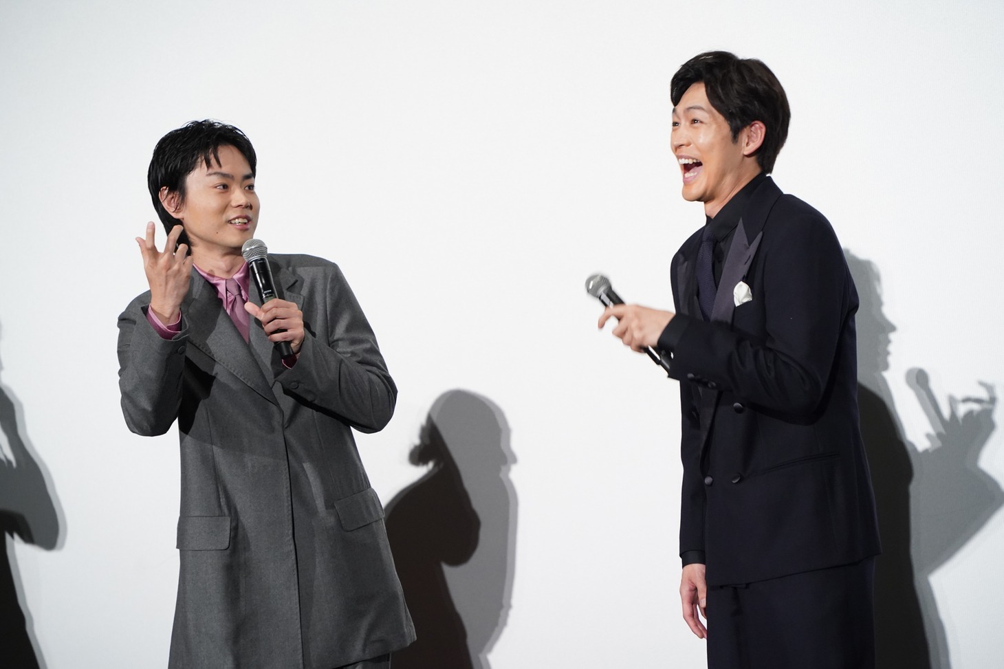 左から菅田将暉、松下洸平。