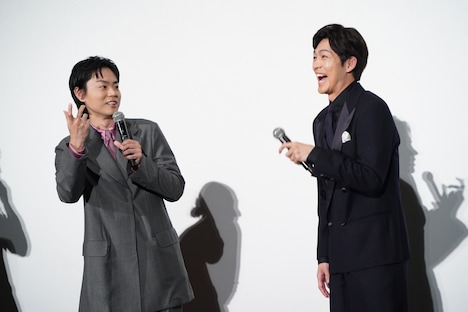 左から菅田将暉、松下洸平。