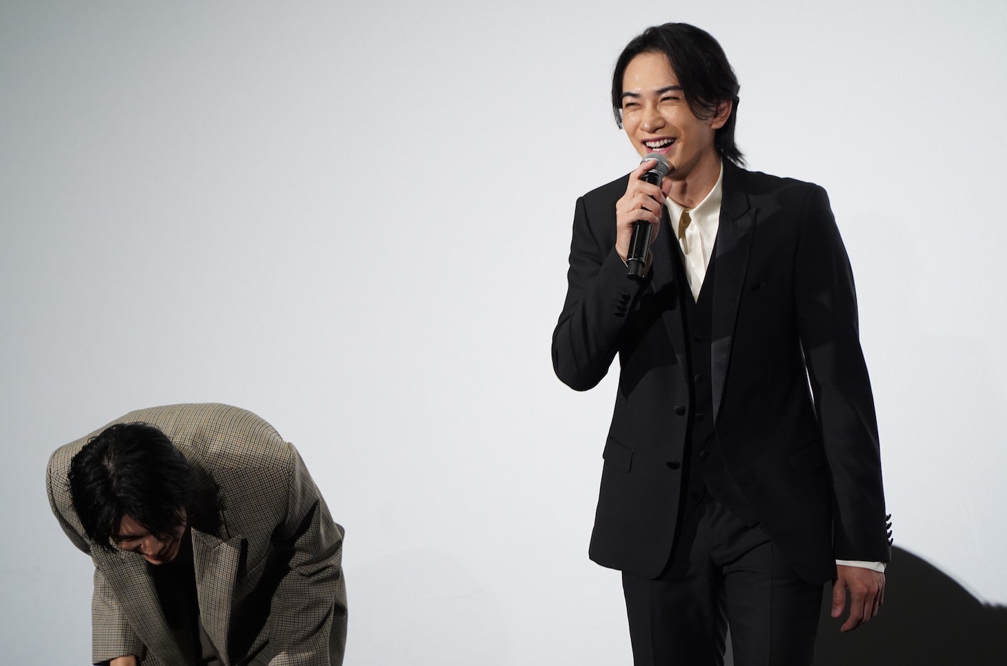 左から萩原利久、町田啓太。