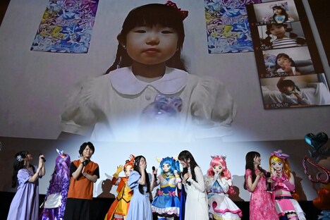 「どうしたらプリキュアになれますか?」というピュアな質問に涙する関根明良(中央)。